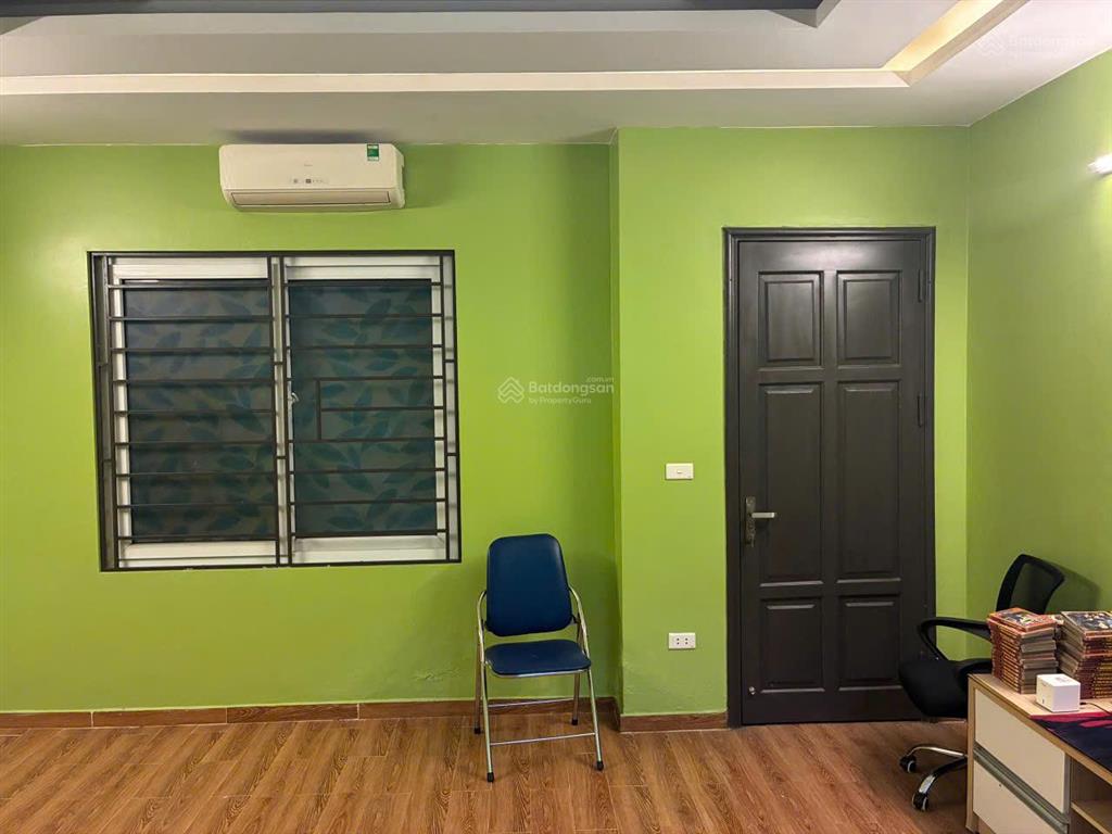 Bán nhà mới phố đội cấn dt 32m2 x5t giá 9 tỷ có tl.  a. thắng