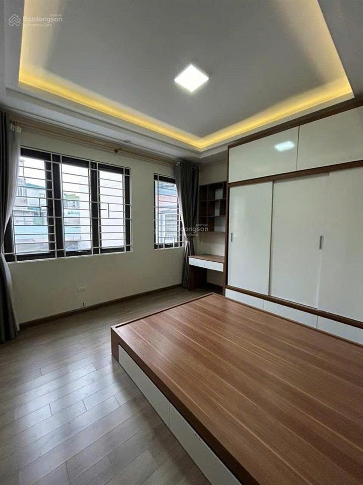 Bán nhà xây mới phố đội cấn 40m2x5t giá chào 9.5 tỷ có tl.  a. thắng
