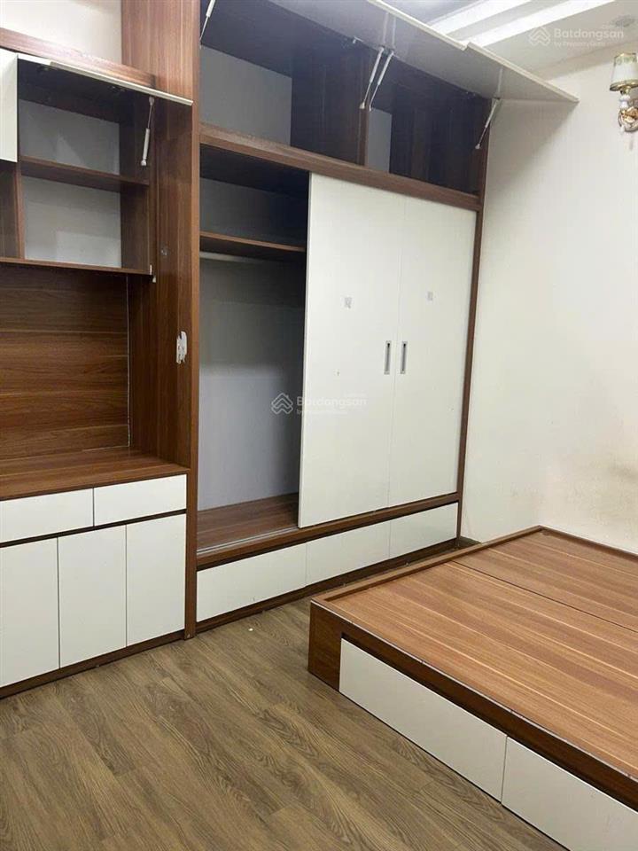 Bán nhà xây mới phố đội cấn 40m2x5t giá chào 9.5 tỷ có tl.  a. thắng