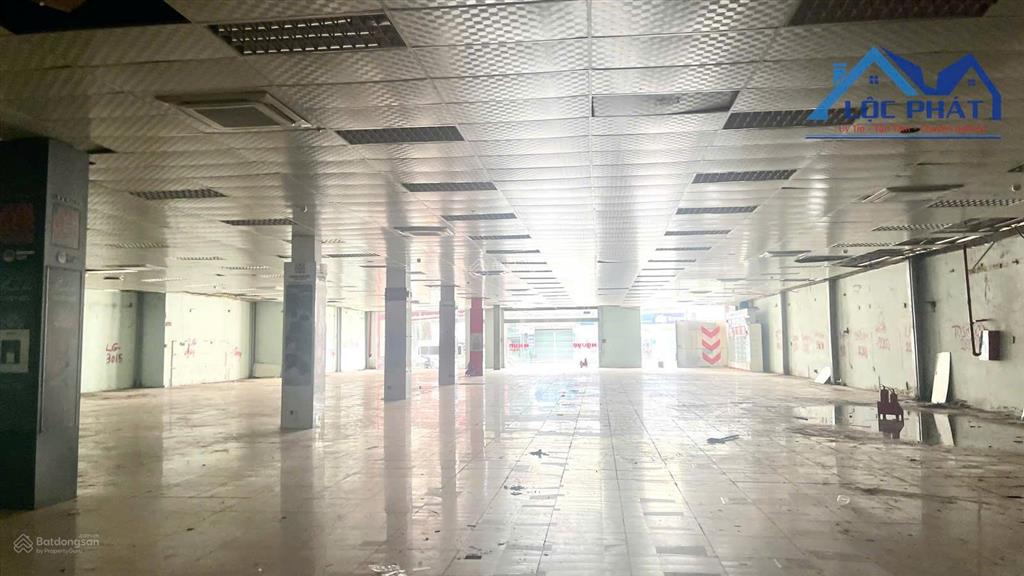 Cho thuê mặt bằng kinh doanh 2.200m2 giá rẻ chỉ 100 triệu. hố naitrảng bomđồng nai 0375 854 ***