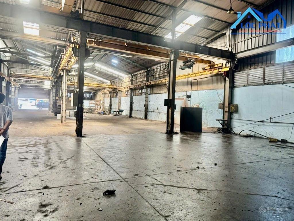 Cho thuê nhà xưởng 2.000m2 có 3 cẩu trục giá chỉ 120 triệu. phước tân  biên hòa  đồng nai