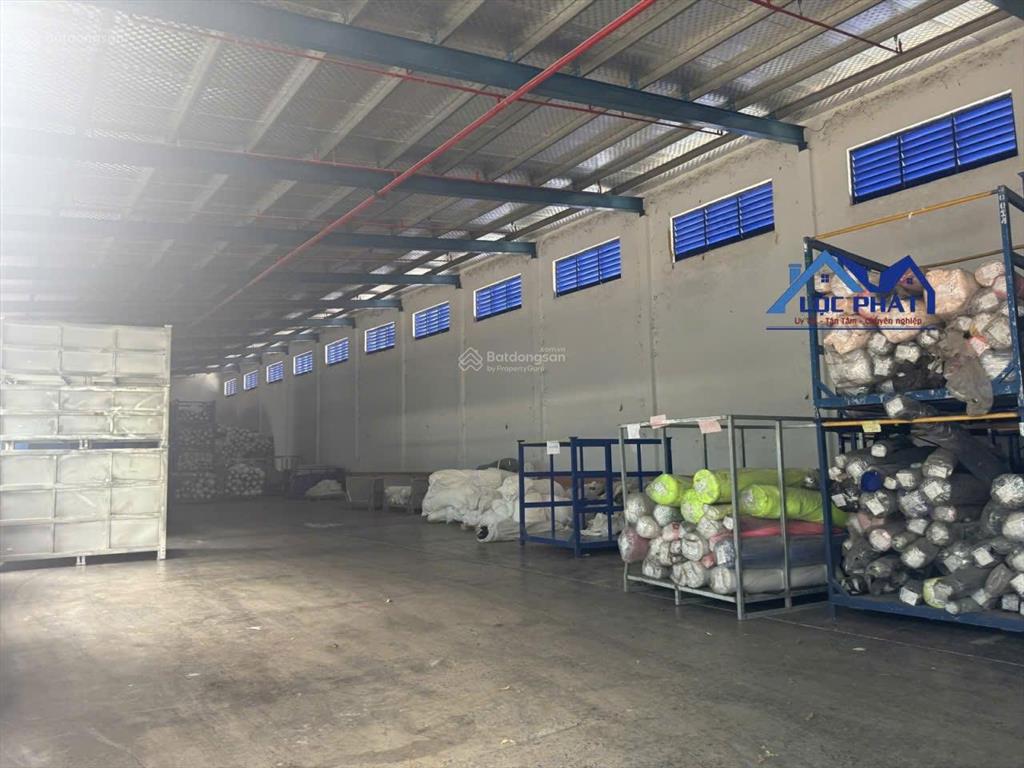 Cho thuê nhà xưởng 2750m2 giá chỉ 250 triệu. nhơn trạch  tp đồng nai 0375 854 ***