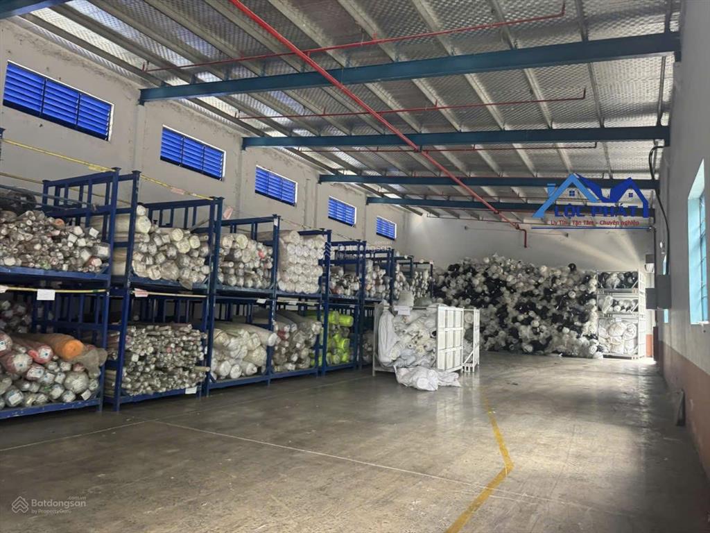 Cho thuê nhà xưởng 2750m2 giá chỉ 250 triệu. nhơn trạch  tp đồng nai 0375 854 ***
