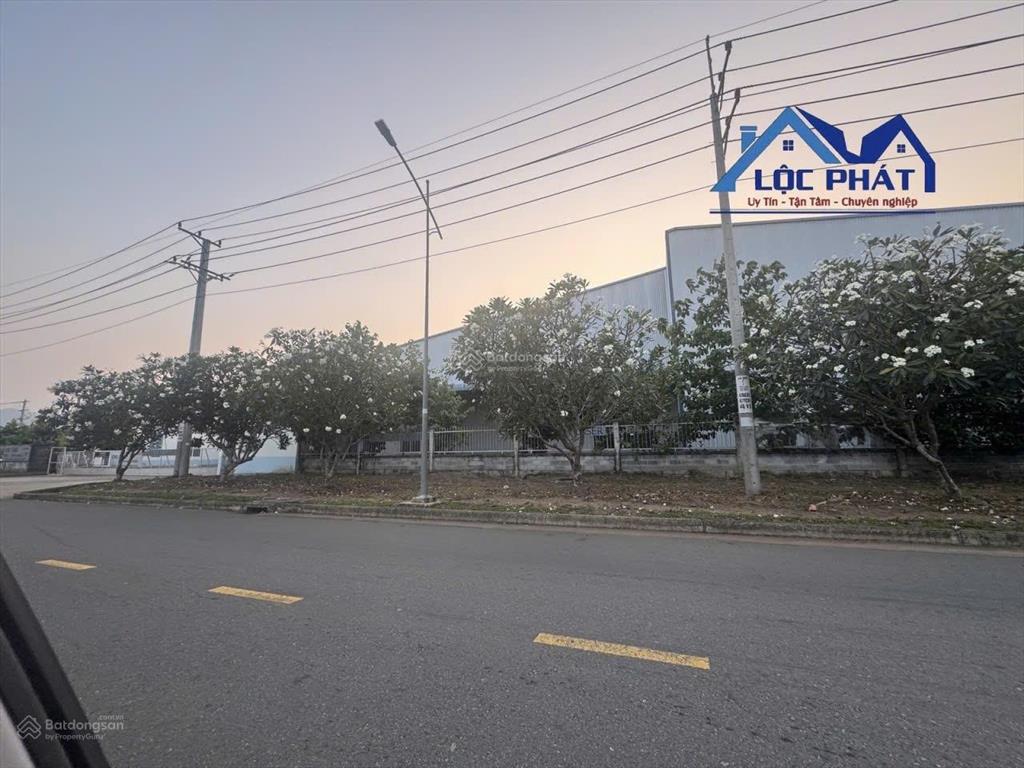 Cho thuê nhà xưởng 2750m2 giá chỉ 250 triệu. nhơn trạch  tp đồng nai 0375 854 ***