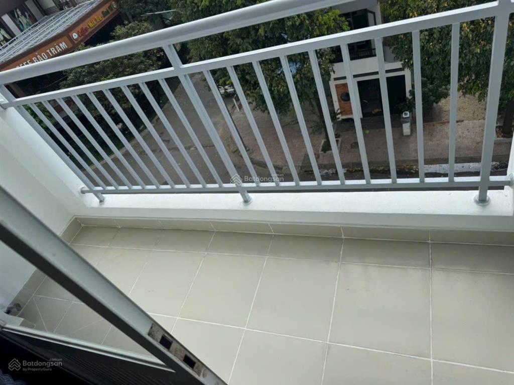 Chung cư 8 tầng hiếm tại ngã tư 550 dĩ an sổ hồng vĩnh viễn 2pn 2wc, tất cả phòng có cửa sổ