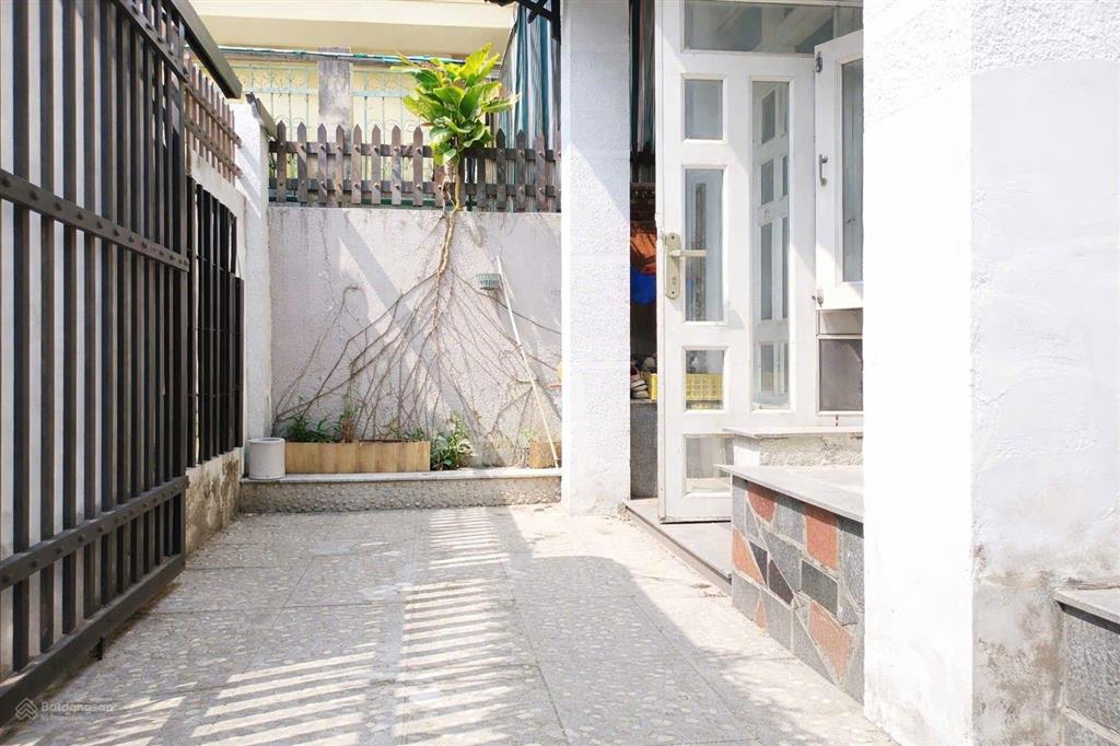 105m2 ko quy hoạch ko lộ giới  2 mặt hẻm có thể phân 2 lô  biệt thự mini mái ngói