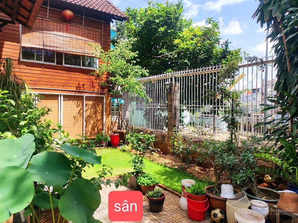 Biệt thự view sông giáp bình thạnh, mà nhà nhiều ô tô không nên bỏ lỡ  đậu được 5 chiếc ô tô