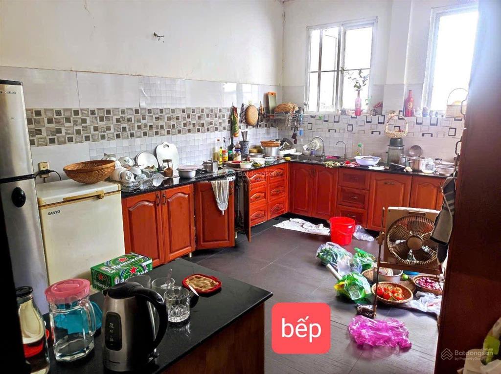 Biệt thự view sông giáp bình thạnh, mà nhà nhiều ô tô không nên bỏ lỡ  đậu được 5 chiếc ô tô