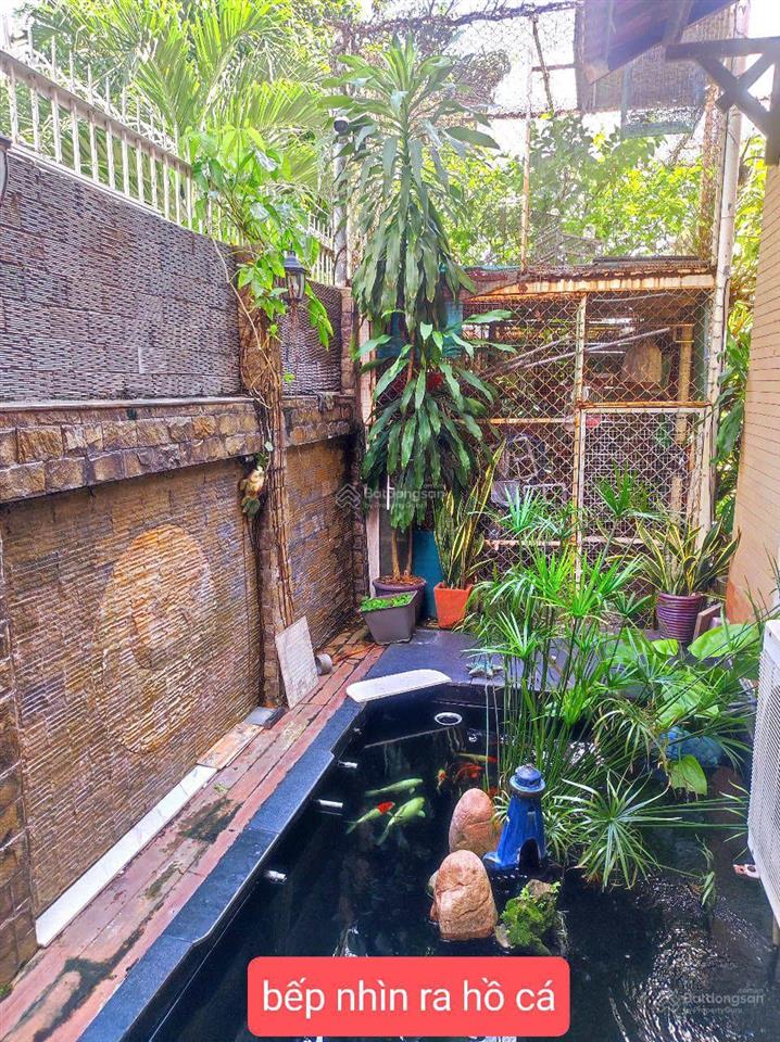 Biệt thự view sông giáp bình thạnh, mà nhà nhiều ô tô không nên bỏ lỡ  đậu được 5 chiếc ô tô