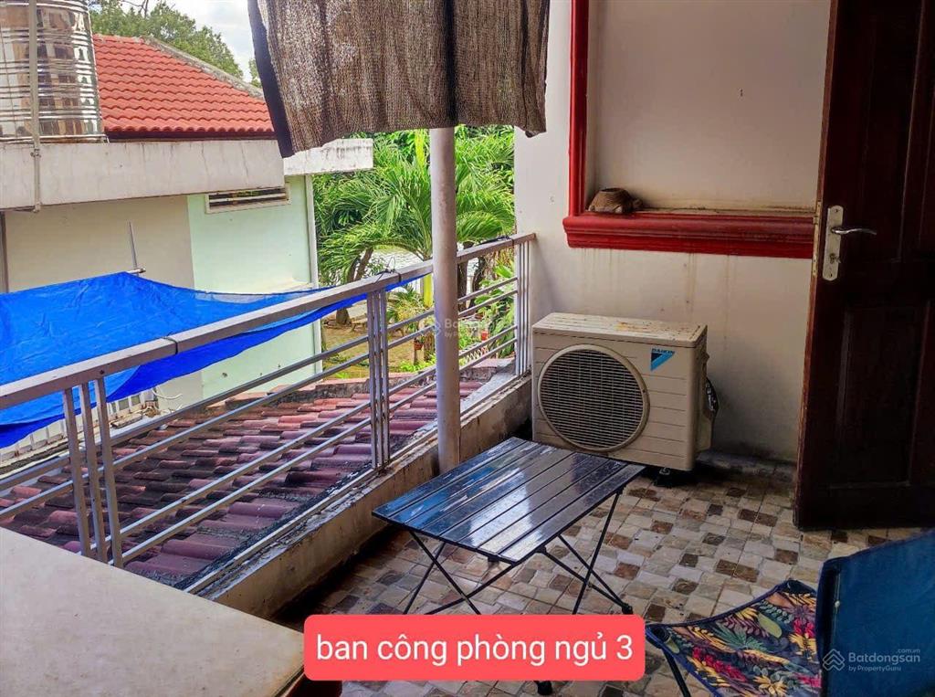Biệt thự view sông giáp bình thạnh, mà nhà nhiều ô tô không nên bỏ lỡ  đậu được 5 chiếc ô tô