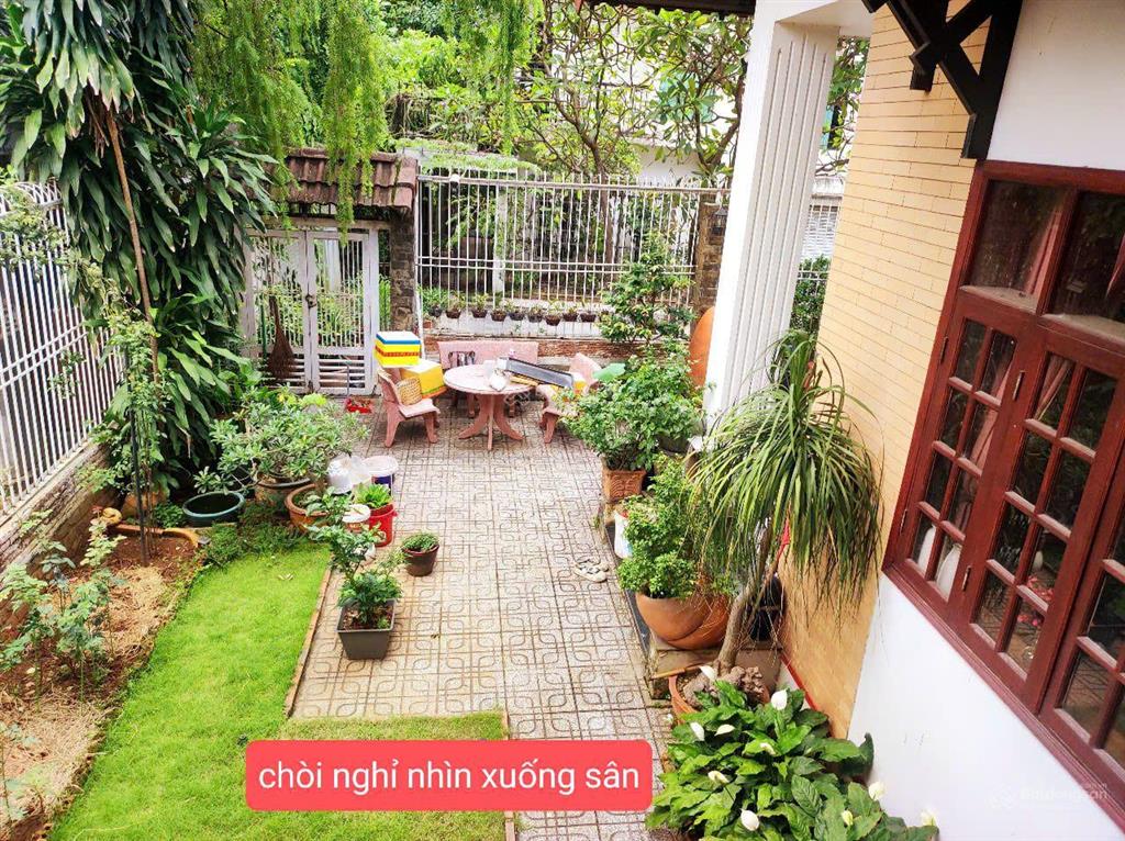 Biệt thự view sông giáp bình thạnh, mà nhà nhiều ô tô không nên bỏ lỡ  đậu được 5 chiếc ô tô