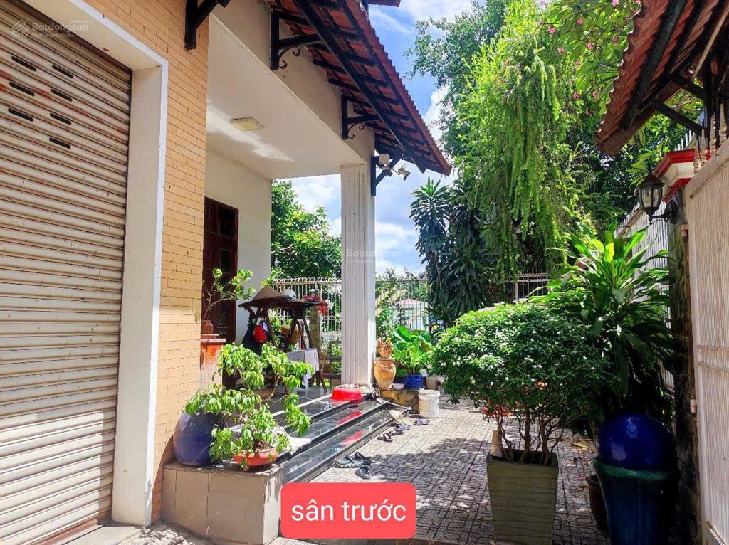 Biệt thự view sông giáp bình thạnh, mà nhà nhiều ô tô không nên bỏ lỡ  đậu được 5 chiếc ô tô
