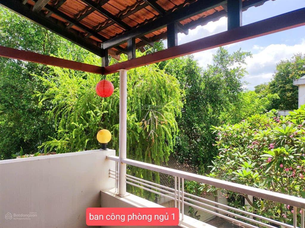 Biệt thự view sông giáp bình thạnh, mà nhà nhiều ô tô không nên bỏ lỡ  đậu được 5 chiếc ô tô