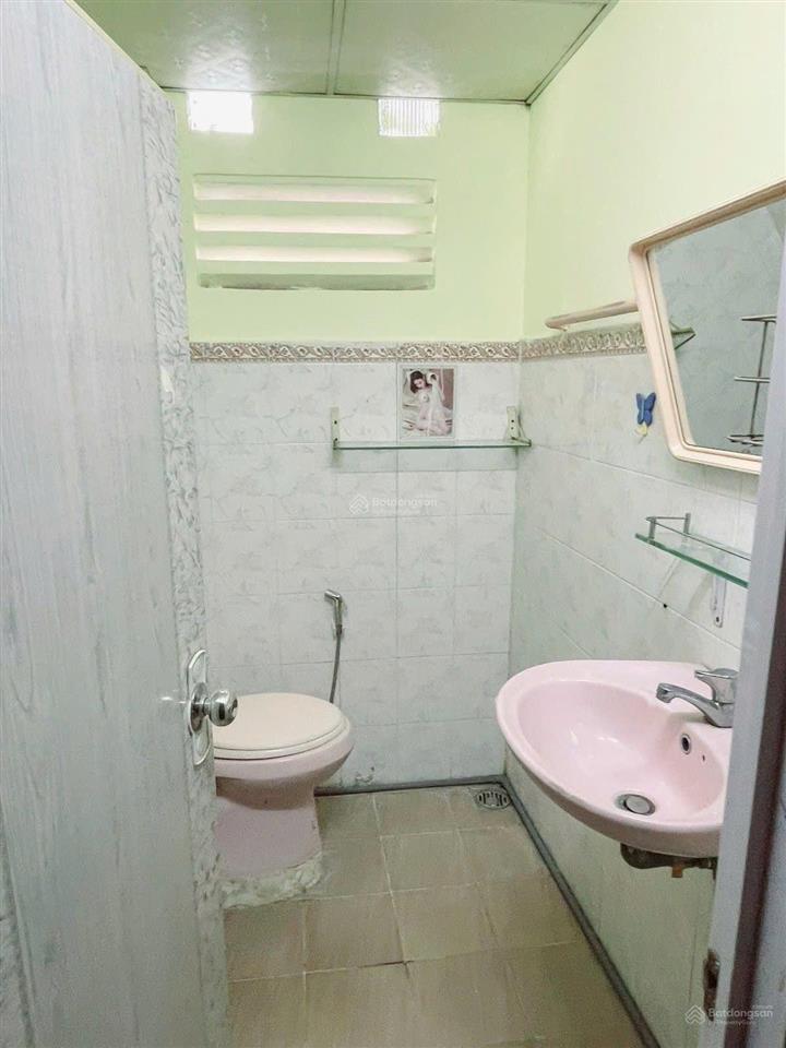 Bán nhà quốc lộ 13 ngay cây xăng huệ thiên  nhà hẻm hôm nay, mặt tiền đường ngày mai