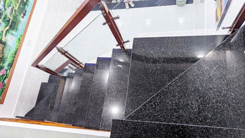 BÁN NHÀ TRƯỜNG THỌ 2 TẦNG 3 PHÒNG NGỦ TẠI TRƯỜNG THỌ - CHỈ 10 MÉT RA HẺM XE HƠI