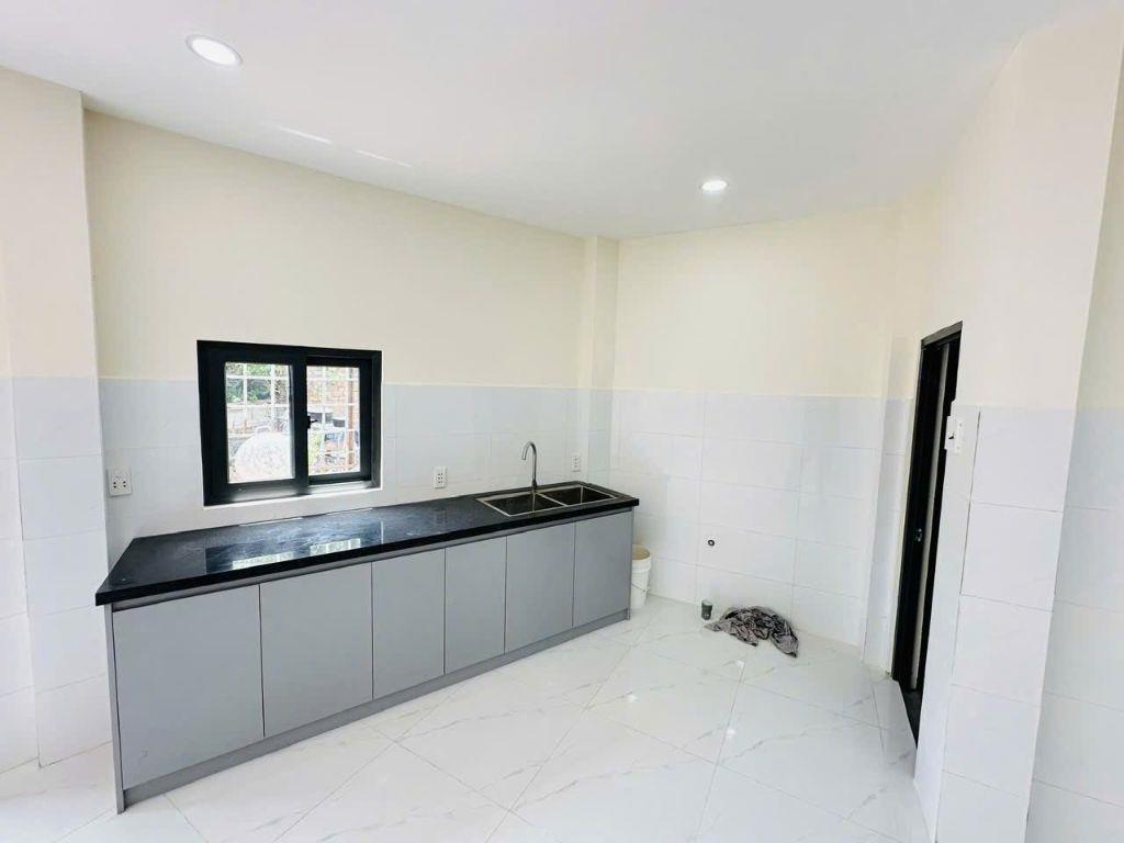 BÁN NHÀ 2 TẦNG ĐẸP ĐƯỜNG 11 LINH XUÂN -  TẶNG THÊM SÂN RIÊNG ĐẬU XE THOẢI MÁI