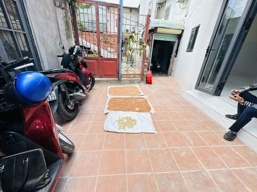 BÁN NHÀ 2 TẦNG ĐẸP ĐƯỜNG 11 LINH XUÂN -  TẶNG THÊM SÂN RIÊNG ĐẬU XE THOẢI MÁI
