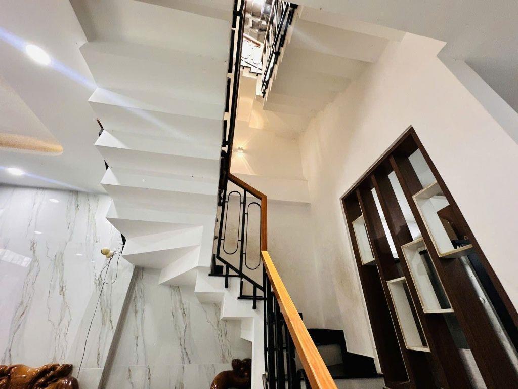 BÁN NHÀ KHU COMPOUND CÓ BẢO VỆ - VIEW RỪNG TRONG LÒNG THÀNH PHỐ