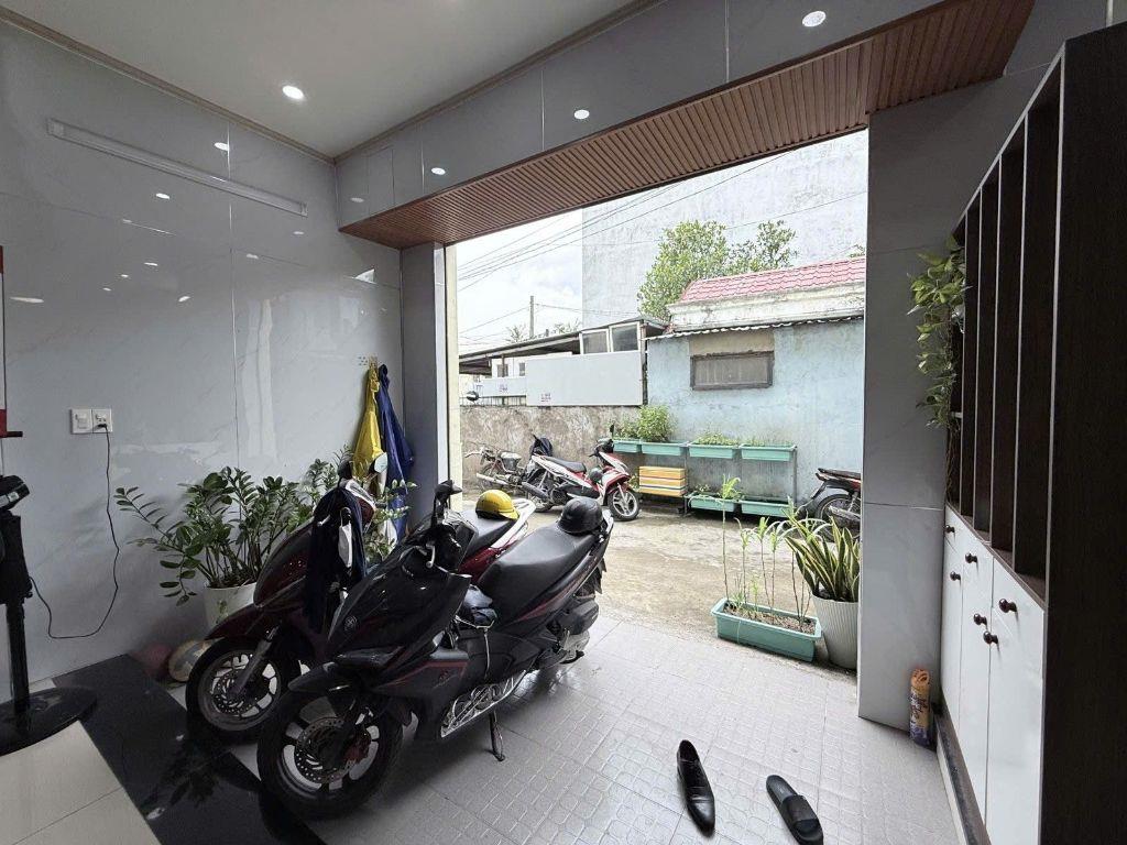 BÁN NHÀ HẺM Ô TÔ NGÔ CHÍ QUỐC- NHÀ MỚI TINH HẺM Ô TÔ TỚI CỬA- SỔ HOÀN CÔNG