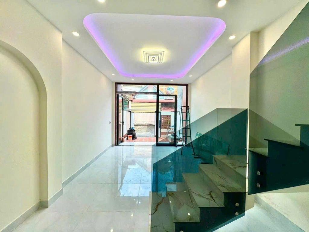 BÁN NHÀ HẺM Ô TÔ TRẦN HƯNG ĐẠO, GẦN NHÀ THỜ DĨ AN, NHÀ  MỚI 100% 
