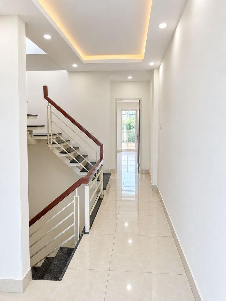 BÁN NHÀ 4 TẦNG MẶT TIỀN PHẠM VĂN ĐỒNG  - VỊ TRÍ KINH DOANH VIP