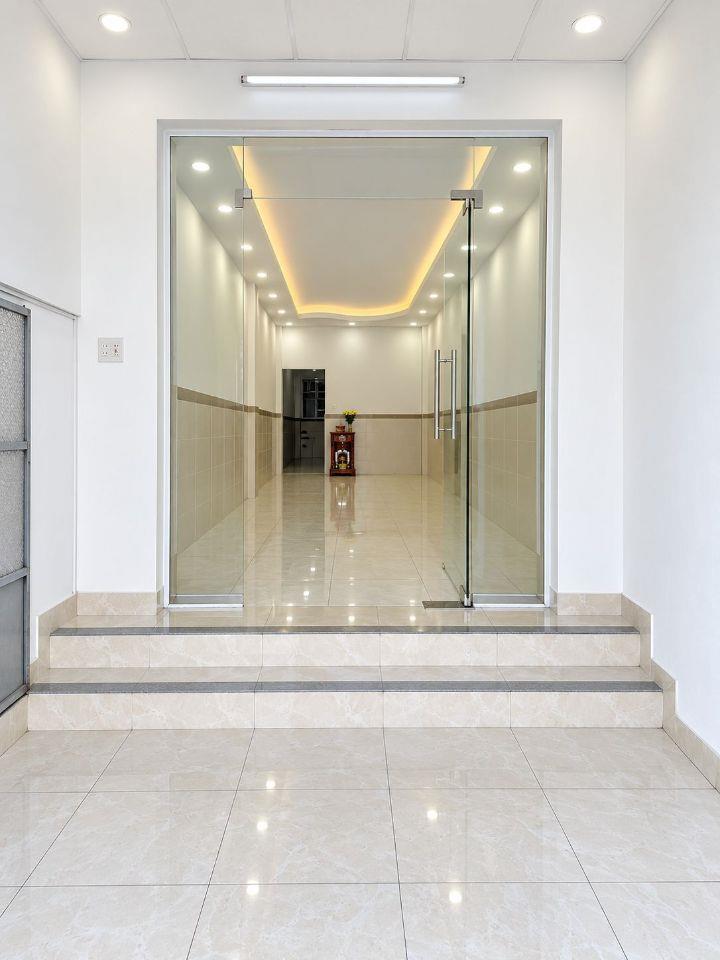 BÁN NHÀ 4 TẦNG MẶT TIỀN PHẠM VĂN ĐỒNG  - VỊ TRÍ KINH DOANH VIP