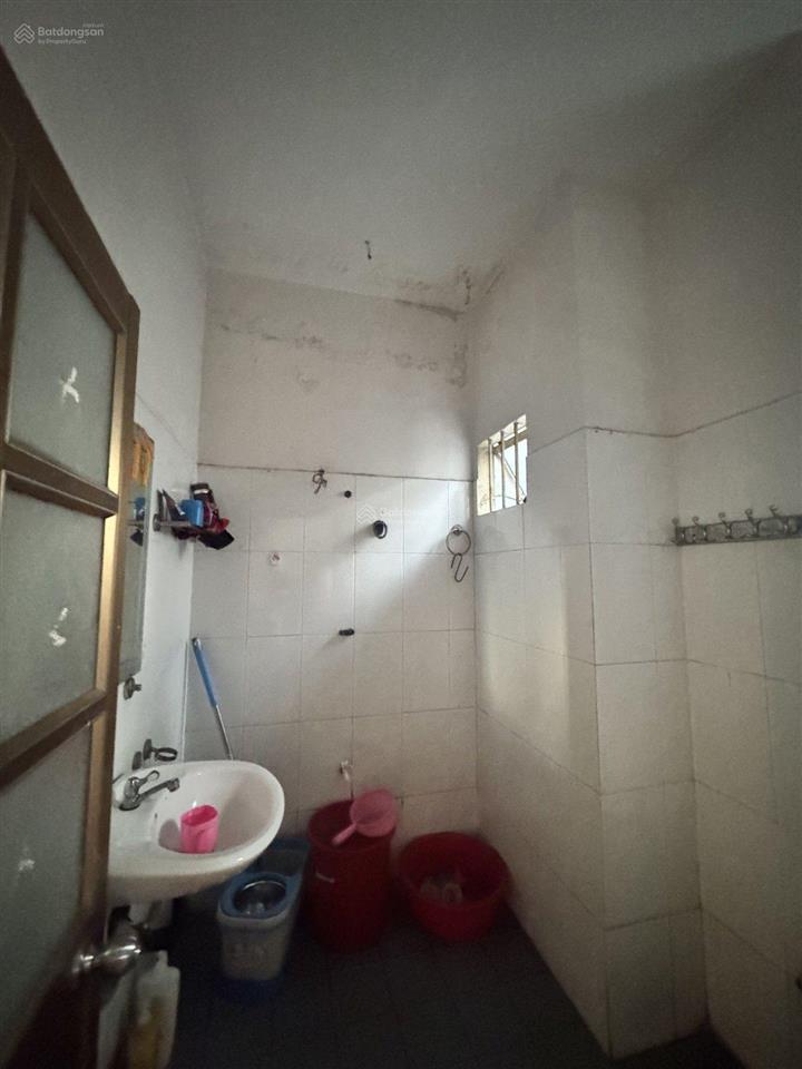 Bán nhà trường thọ thủ đức 110m2 3 tầng 4 phòng ngủ, sân để xe rộng, sân thượng, hẻm thông