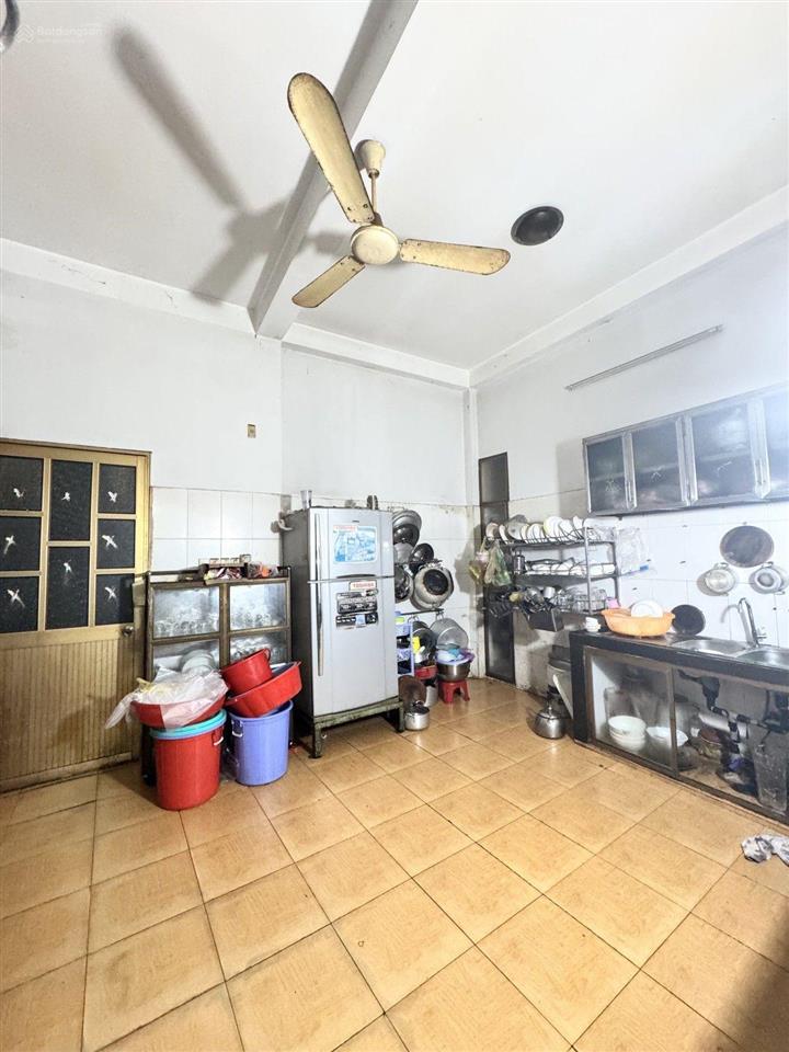 Bán nhà trường thọ thủ đức 110m2 3 tầng 4 phòng ngủ, sân để xe rộng, sân thượng, hẻm thông