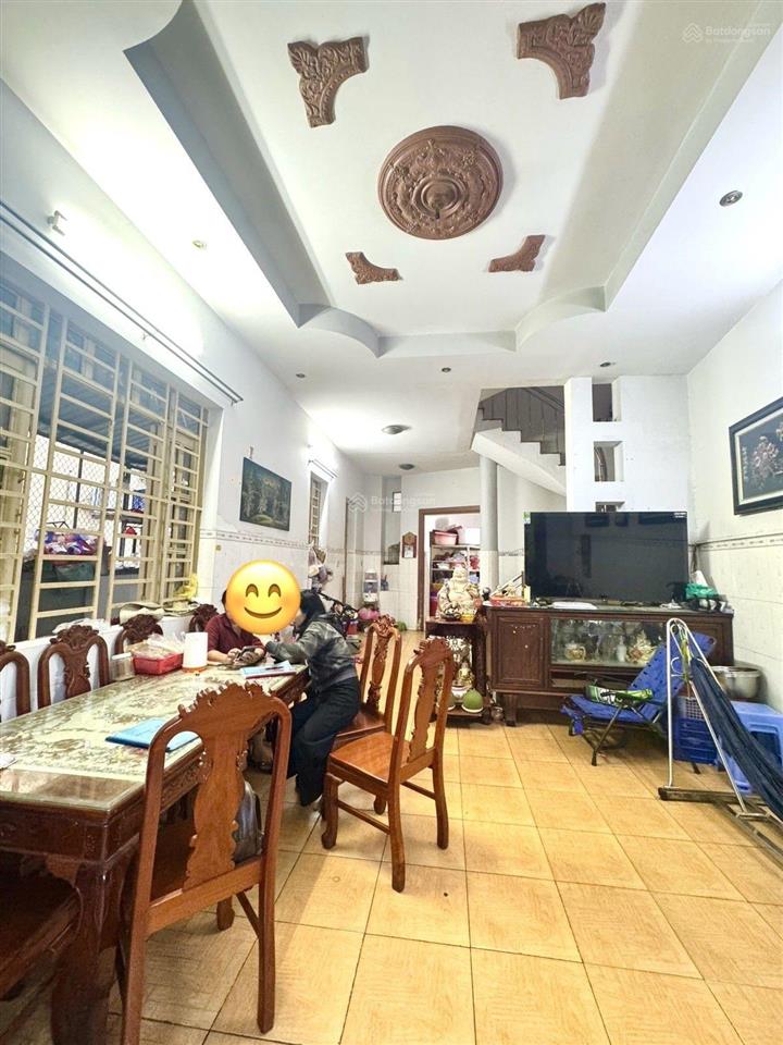 Bán nhà trường thọ thủ đức 110m2 3 tầng 4 phòng ngủ, sân để xe rộng, sân thượng, hẻm thông
