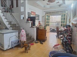 Bán nhà trường thọ thủ đức 110m2 3 tầng 4 phòng ngủ, sân để xe rộng, sân thượng, hẻm thông