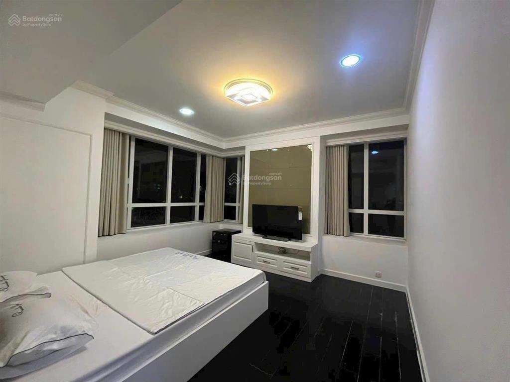 Bán gấp giá rẻ hiếm có chung cư sunrise cityview 2p 2wc quận 7