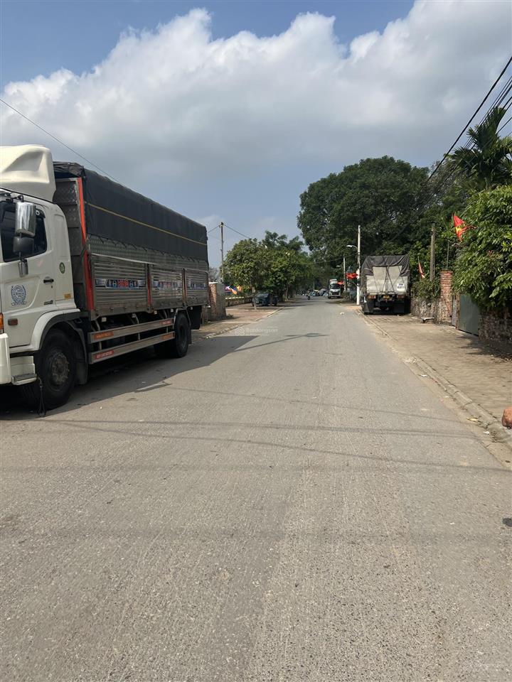 Rẻ quá ạ , đất trâu quỳ 70 m , giá 5,9 tỷ oto đỗ gần.