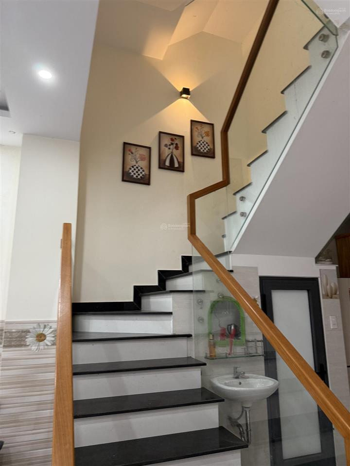 Bán nhà 3 tầng  kiên cố  để lại đầy đủ nội thất  ngay trường cấp 3 ngũ hành sơn