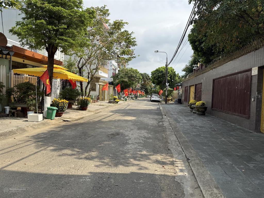 Bán nhà vip vào ở ngay ạ! kiểu nhà sân vườn hưởng thụ. có sân + có hồ cá