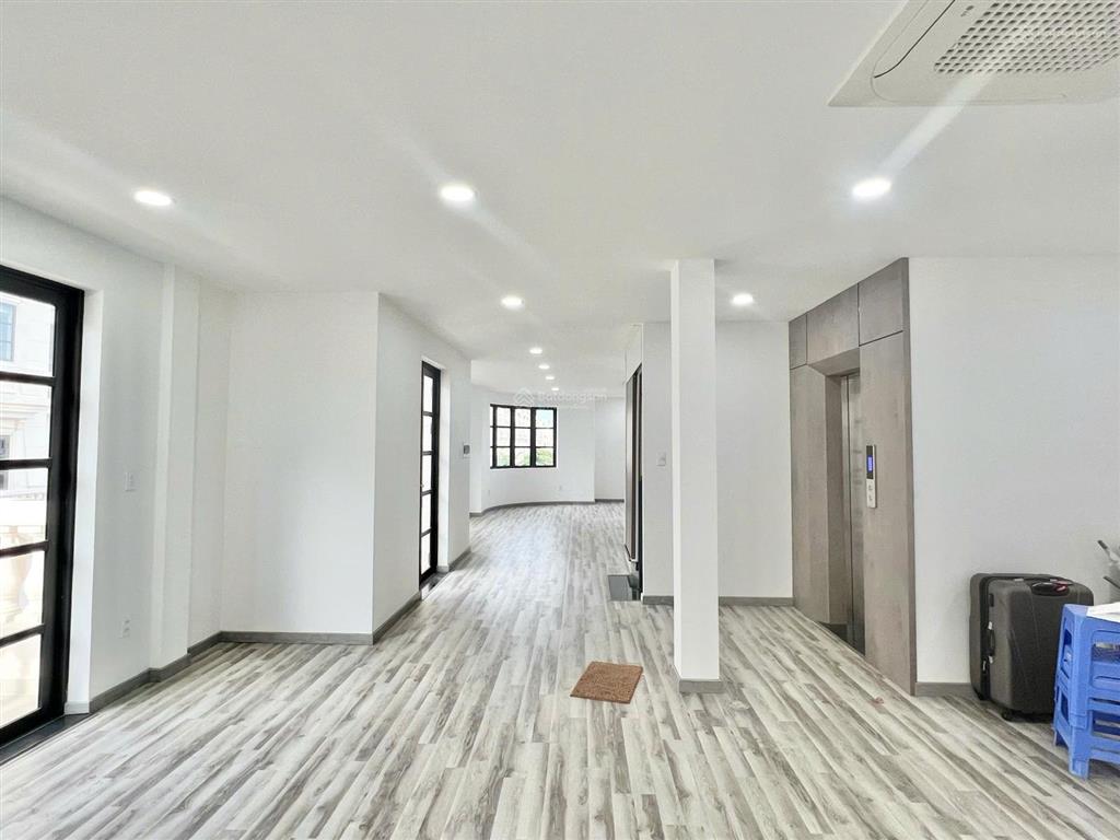 Cho thuê bt cityland park hills, căn góc 2 mặt tiền 75 triệu, 140m2, 5 tầng, mặt tiền 7m
