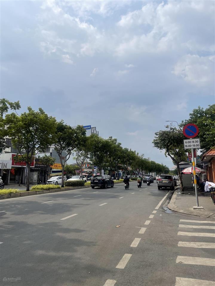 Chủ đang cần bán gấp nhà khu đường trần não phường bình quận 2.
 diện tích đất 125m ( ngang 7m
