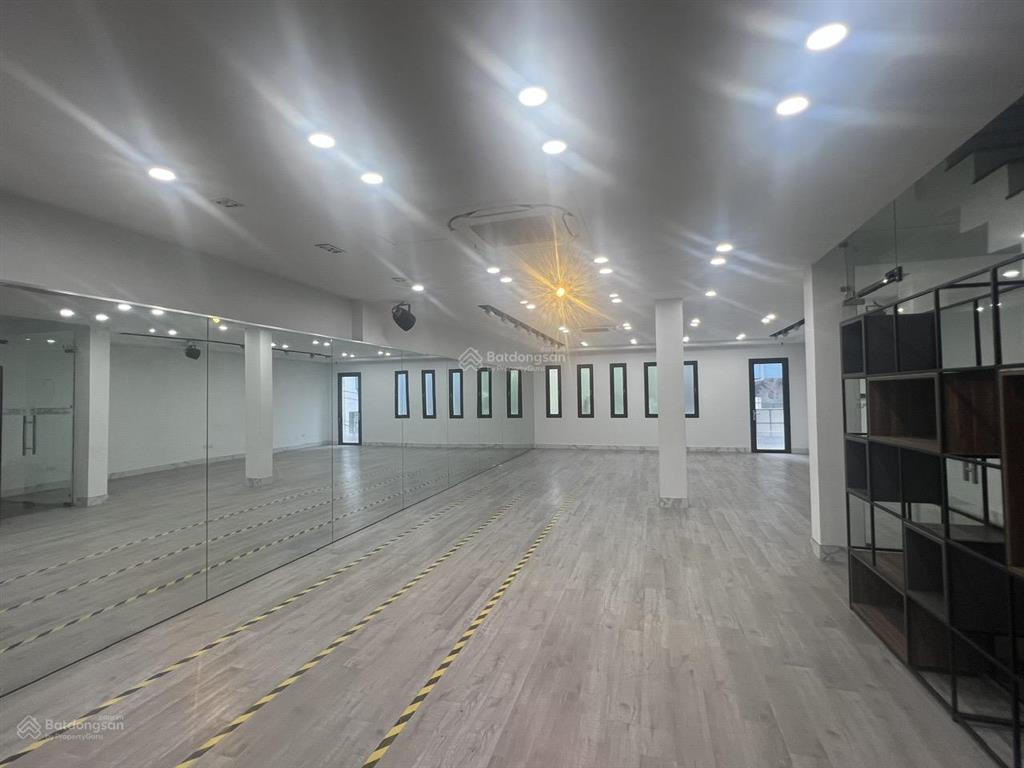 Cho thuê tòa nhà mặt phố mễ trì hạ, nam từ liêm, hà nội. dt 120m2 x 5 tầng, thang máy, thông sàn.