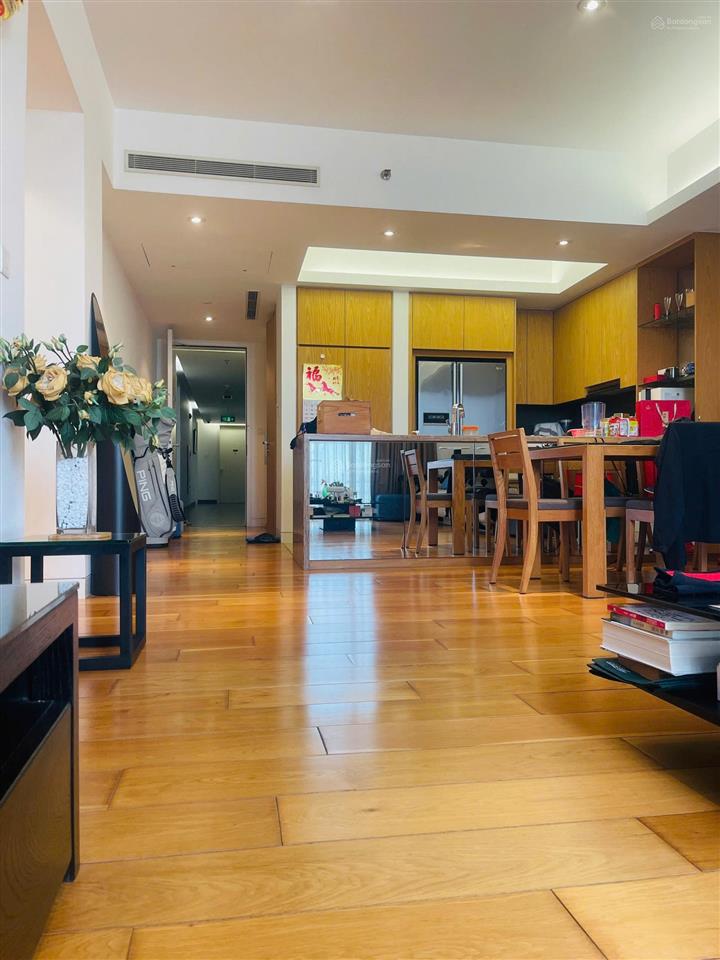 Bán căn góc 3 ngủ siêu thoáng thoáng tầng trung giá 15 tỷ. 110m2, 3pn, 2vs tại xuân thủy, cầu giấy