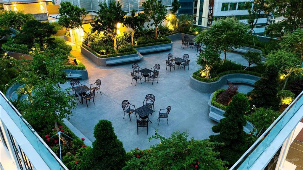 Bán nhanh căn hộ 2pn2vs mặt phố nguyên hồng, tầng 10 cao view hồ thành công. giá 8,1 tỷ