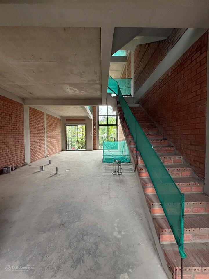 Nhà phố compound trellia cove, 2 mặt tiền, view kênh đào mát mẻ, đường dạo bộ nội khu yên tĩnh