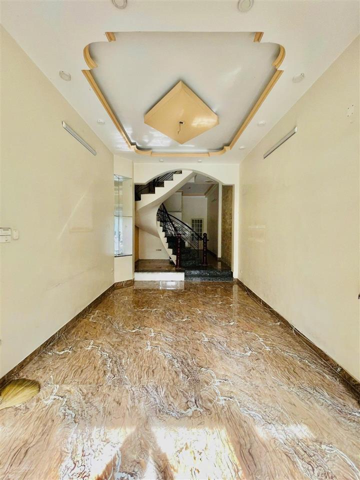 Cho thuê nhà mặt tiền ngô quyền q10, 4,2x20m 4 tầng, 30 triệu