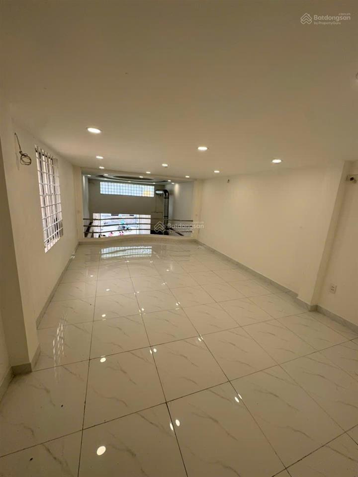 Cho thuê nhà 75 thành thái, 4,5x32m, 3 tầng, 60 tr