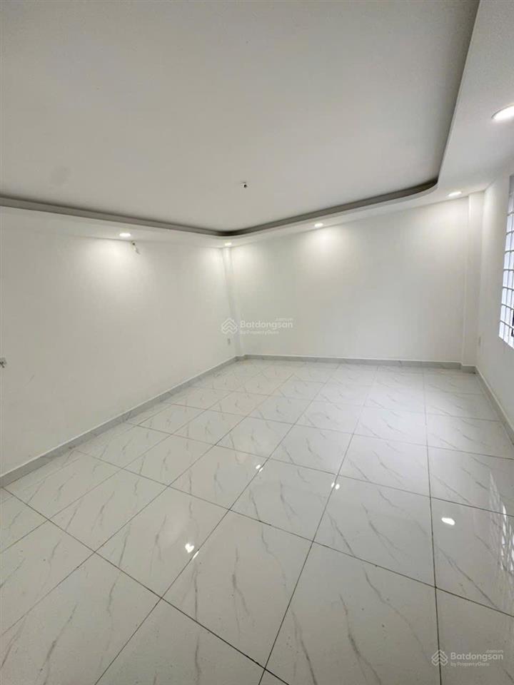 Cho thuê nhà 75 thành thái, 4,5x32m, 3 tầng, 60 tr