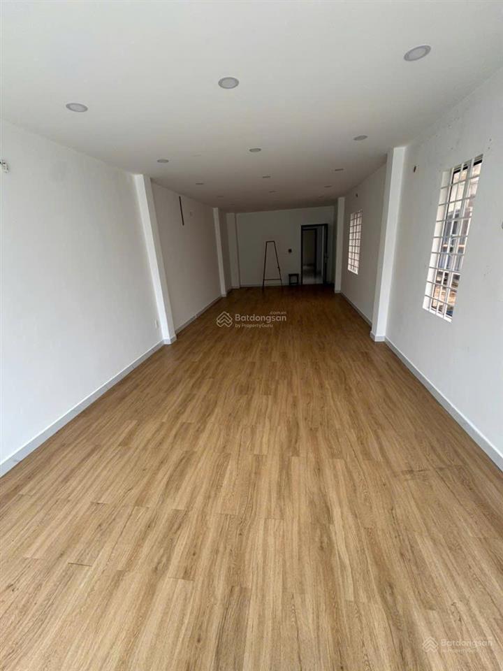 Cho thuê nhà 75 thành thái, 4,5x32m, 3 tầng, 60 tr