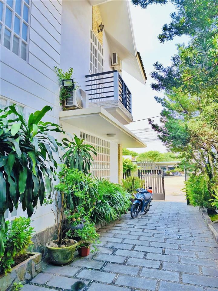 Bán biệt thự sân vườn 230m2, trung tâm phường thống nhất, giá bán 12,5 tỷ