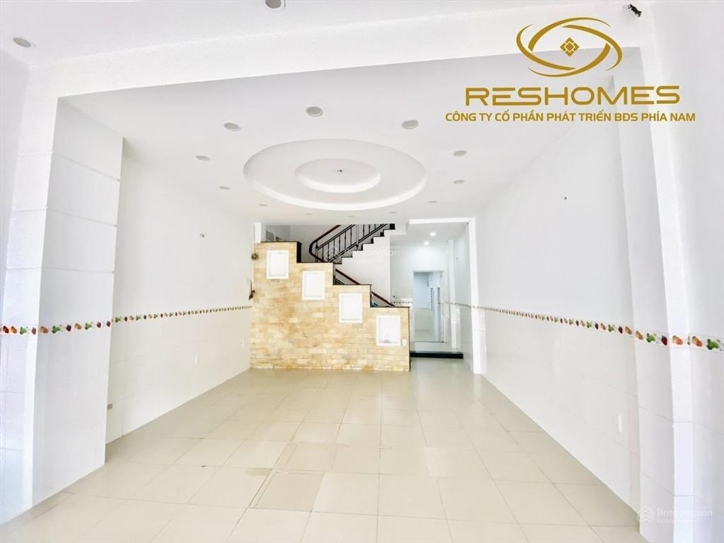 Cho thuê nhà nguyên căn 1t3l 600m2 sàn mặt tiền đường 30/04 ngay trường ngô quyền