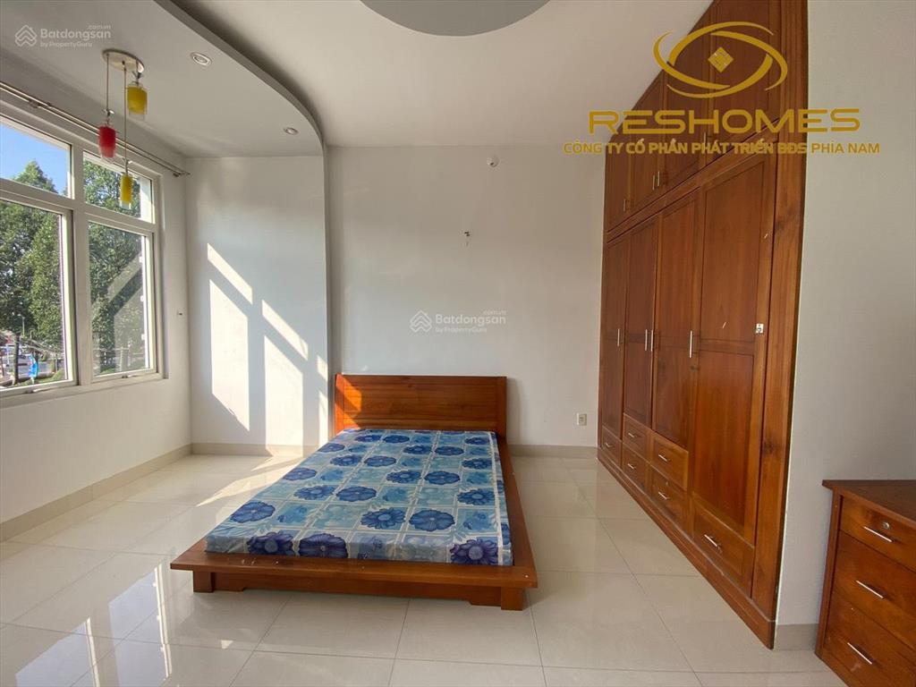 Cho thuê nhà nguyên căn 1t3l 600m2 sàn mặt tiền đường 30/04 ngay trường ngô quyền