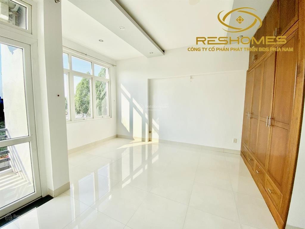 Cho thuê nhà nguyên căn 1t3l 600m2 sàn mặt tiền đường 30/04 ngay trường ngô quyền