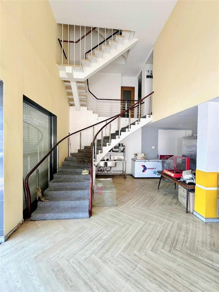 Cho thuê tòa nhà góc 2 mặt tiền đường nguyễn ái quốc 1 trệt 3 lầu 700m2 sàn