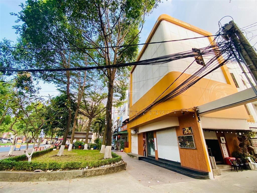 Cho thuê tòa nhà góc 2 mặt tiền đường nguyễn ái quốc 1 trệt 3 lầu 700m2 sàn